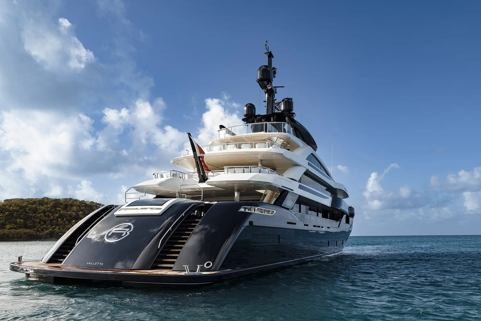 RESILIENCE - yacht charter photo 3