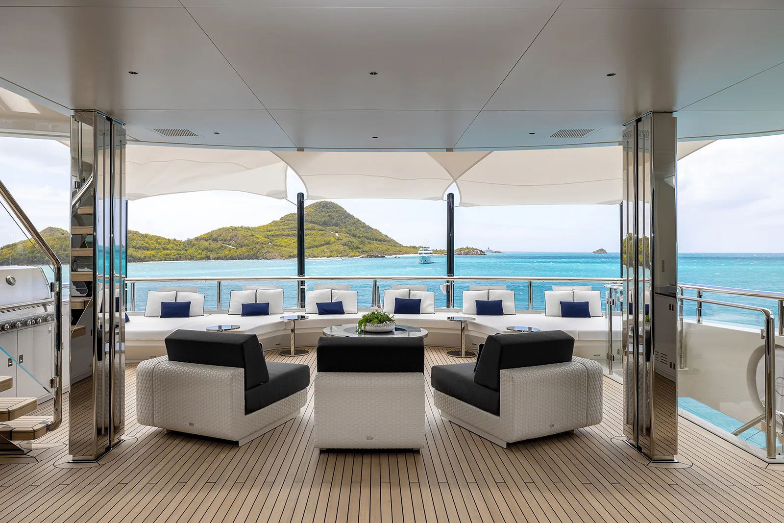 RESILIENCE - yacht charter photo 6