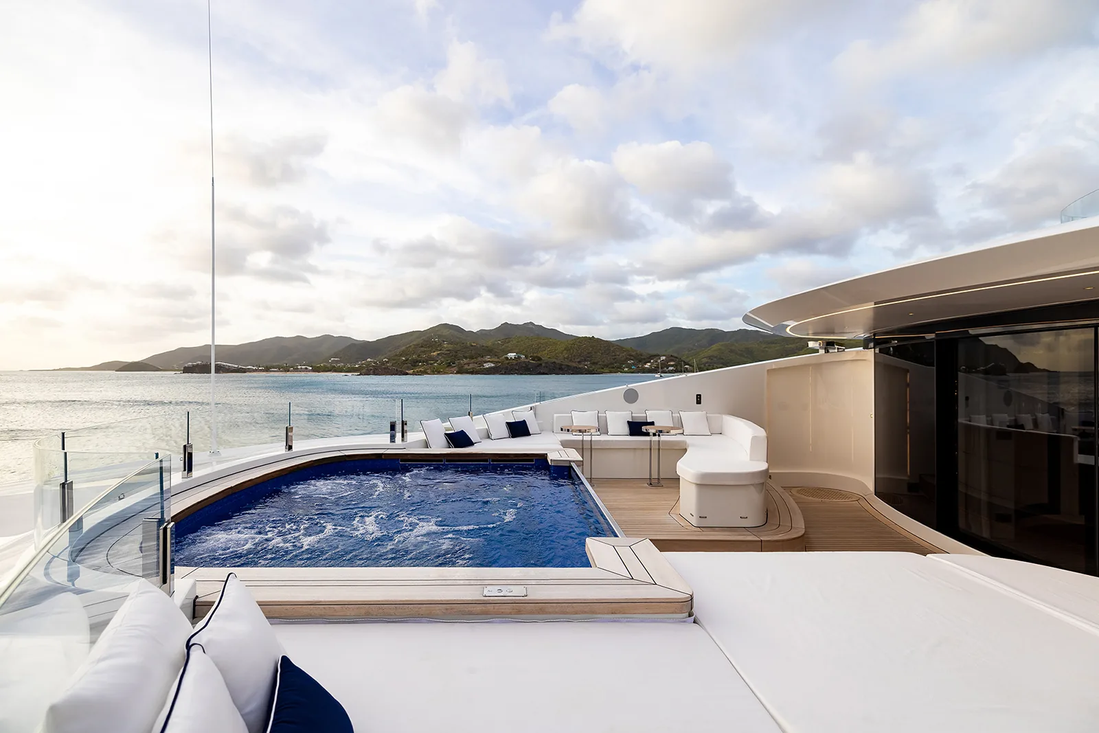 RESILIENCE - yacht charter photo 7