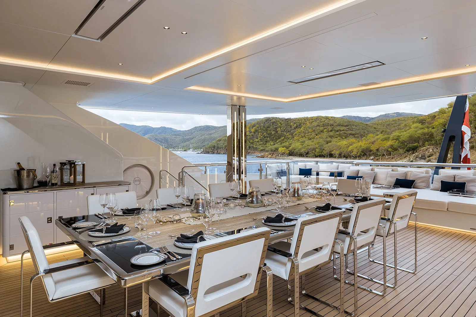 RESILIENCE - yacht charter photo 10