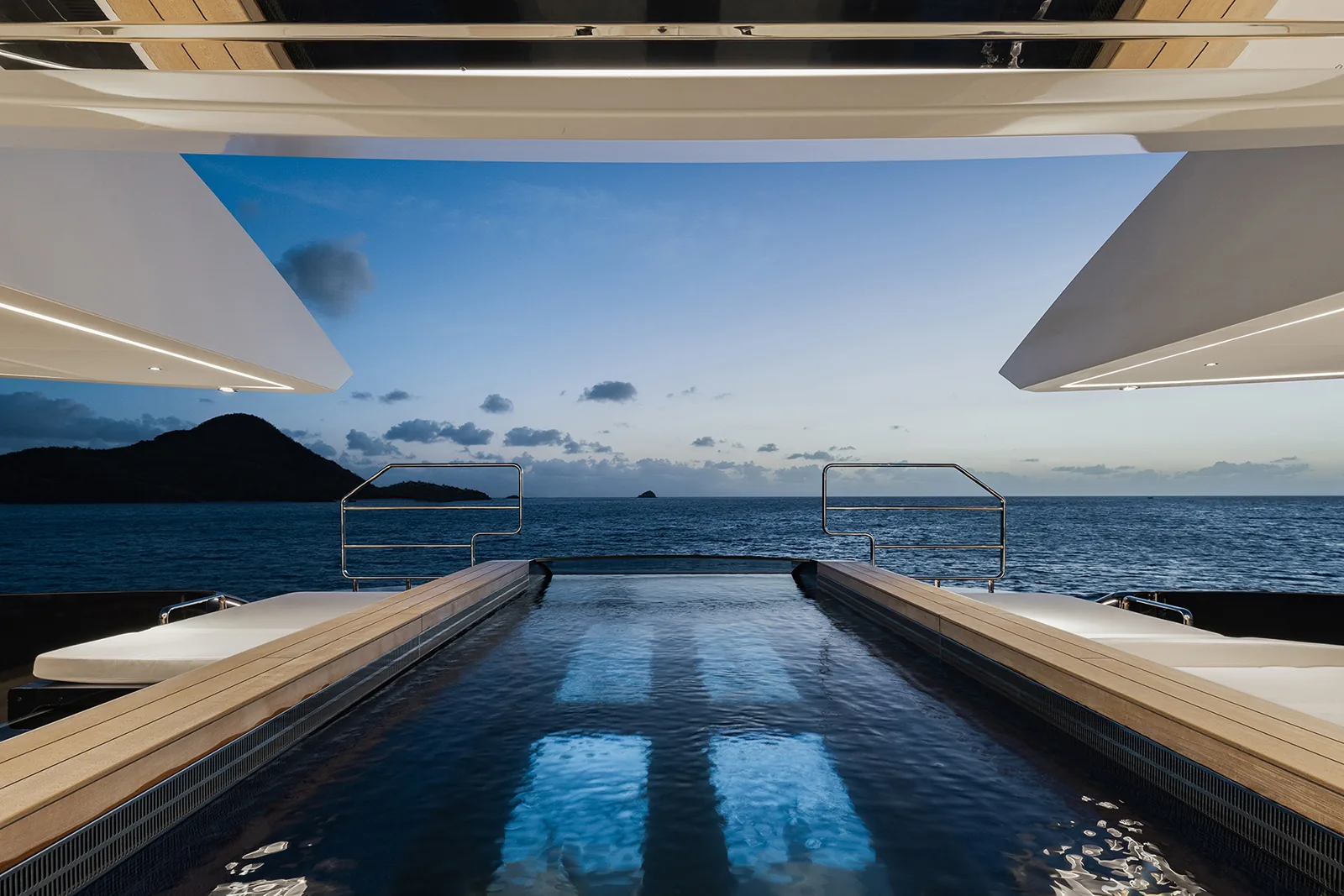 RESILIENCE - yacht charter photo 11