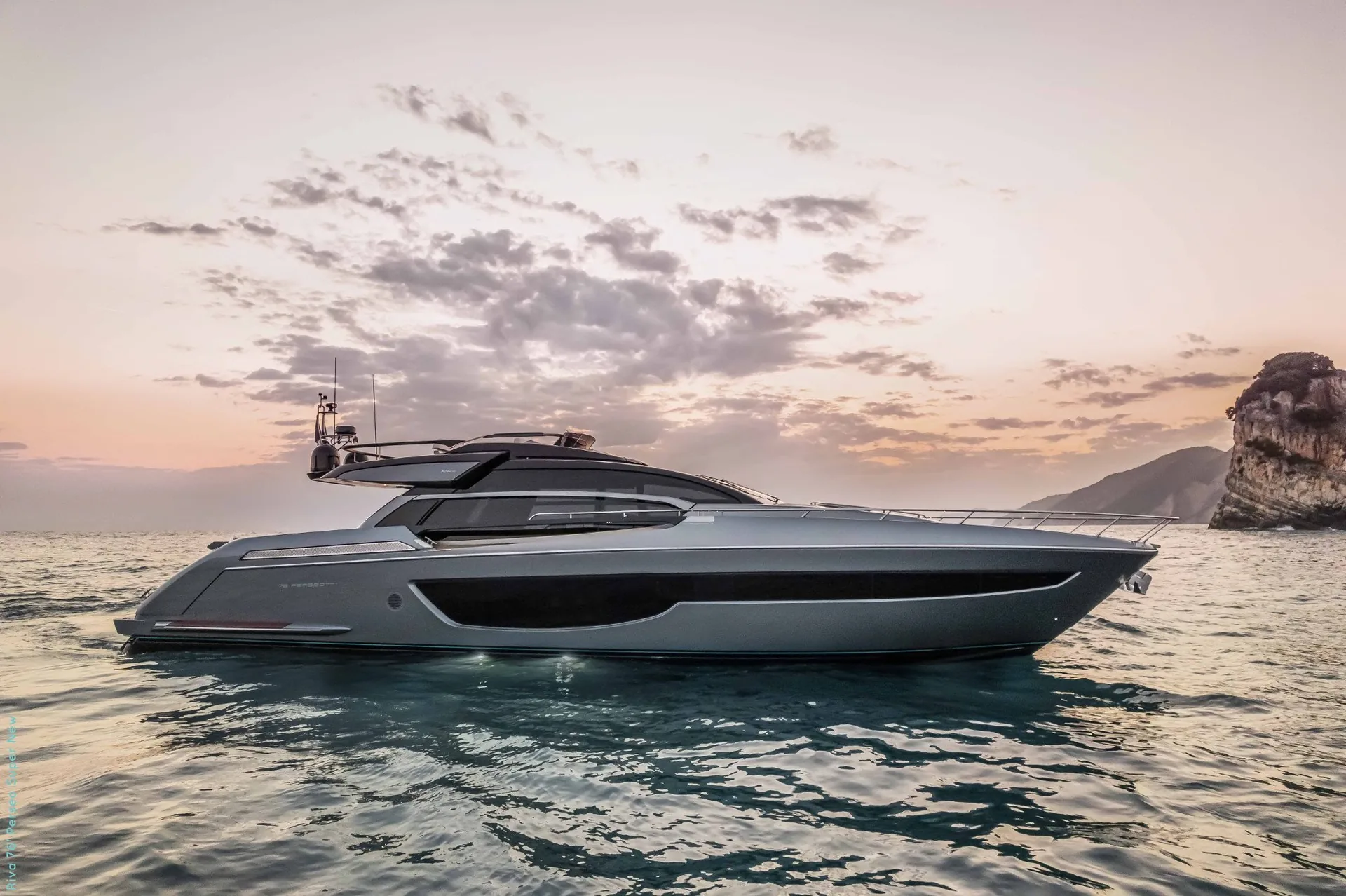 Riva 76 - yacht charter photo 5