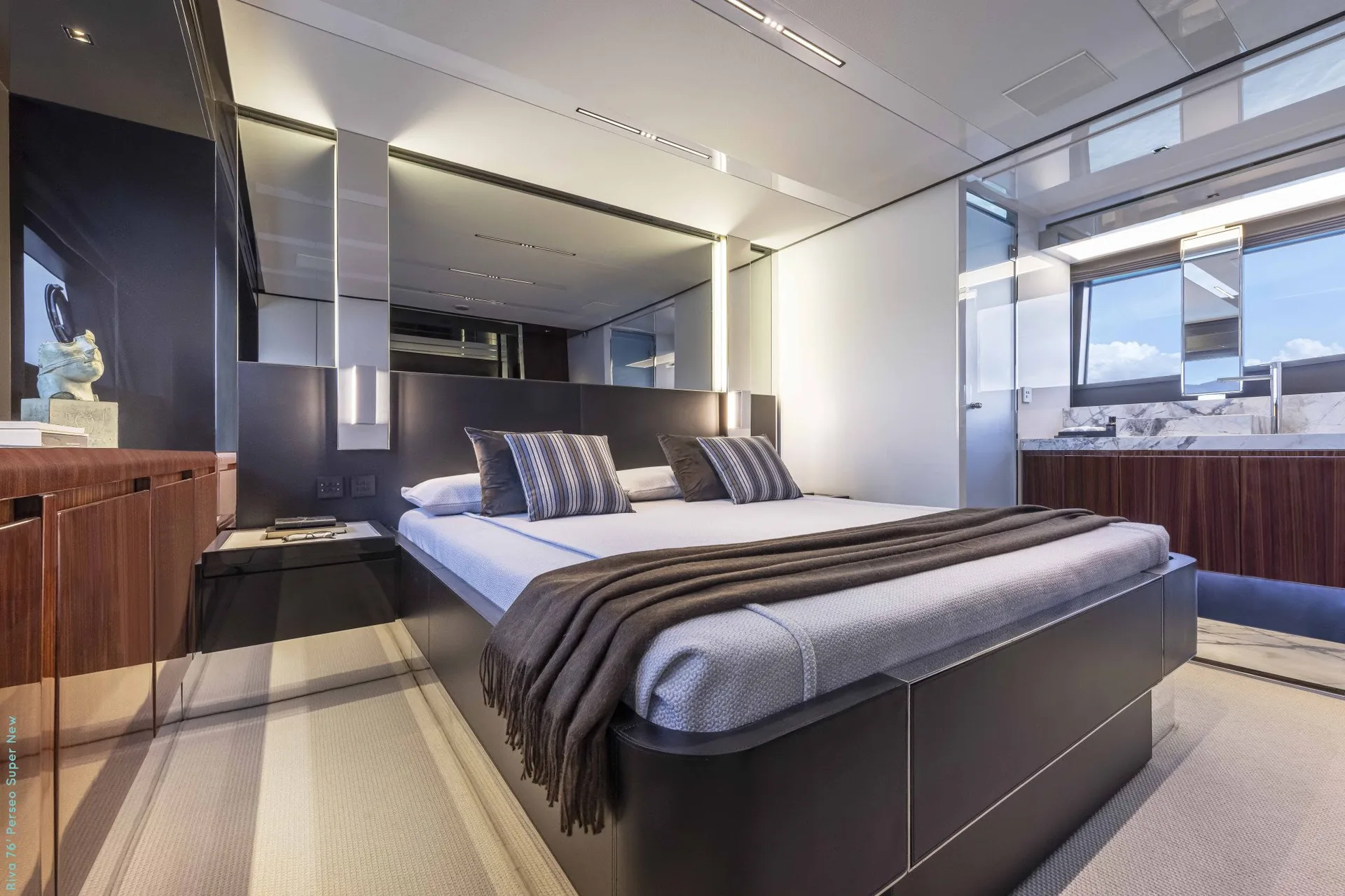 Riva 76 - yacht charter photo 11