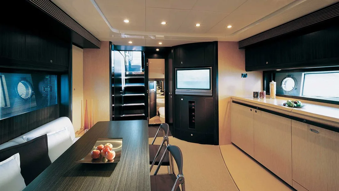 RIVA VERTIGO 63 - yacht charter photo 4