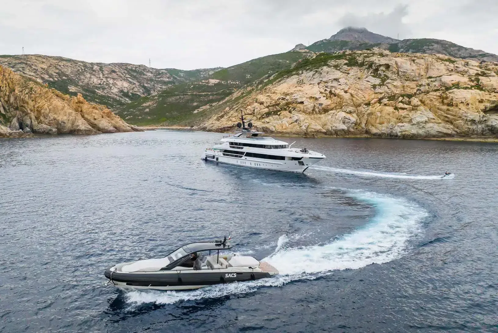 RMF - yacht charter photo 4