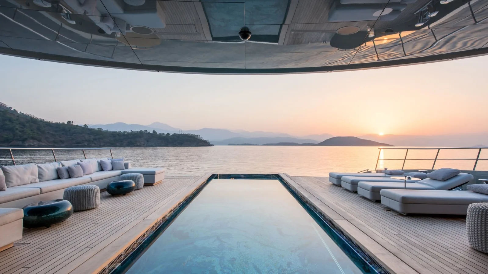 SAVANNAH - yacht charter photo 11