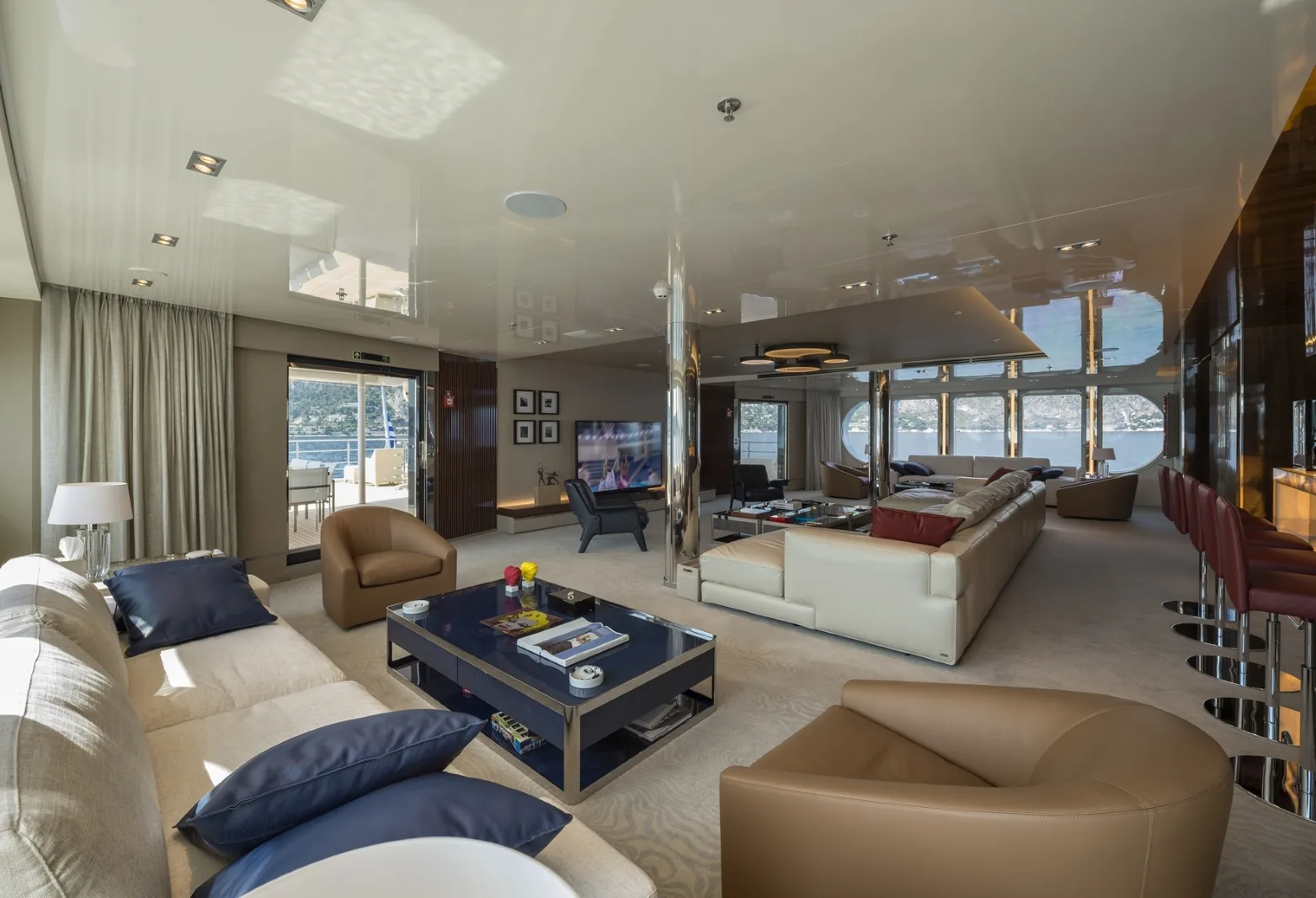 SERENITY - yacht charter photo 12
