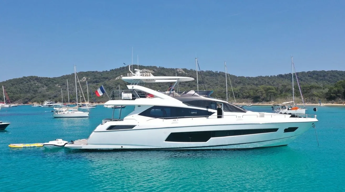 SUNSEEKER 75 - yacht charter photo 3