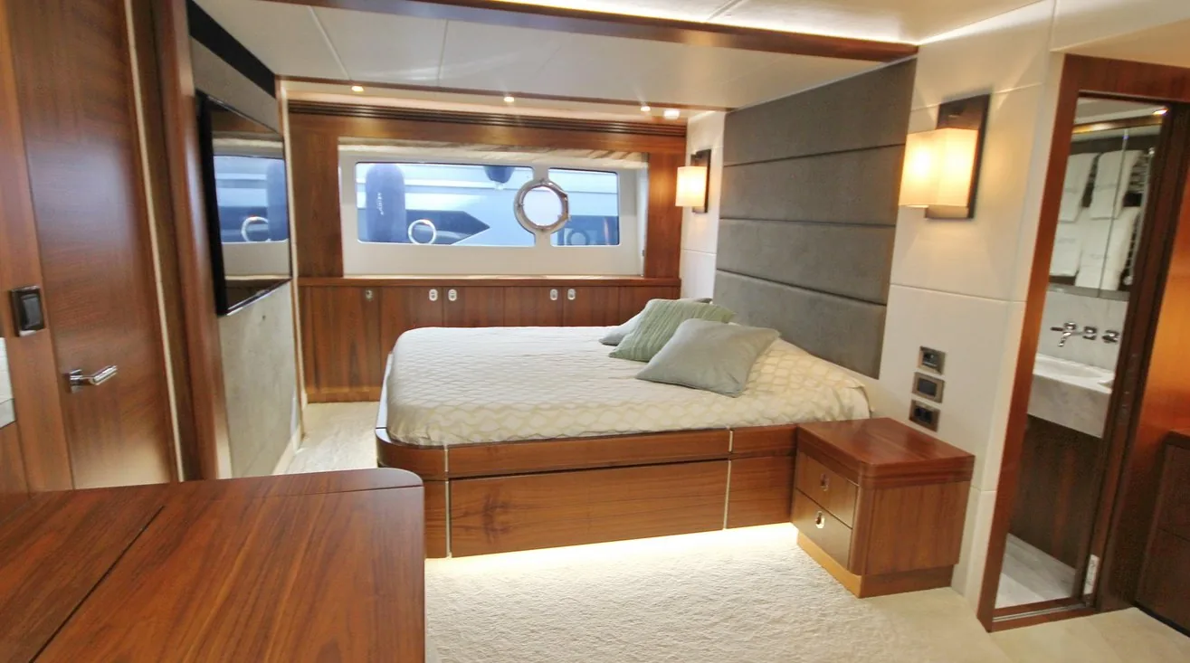 SUNSEEKER 75 - yacht charter photo 11