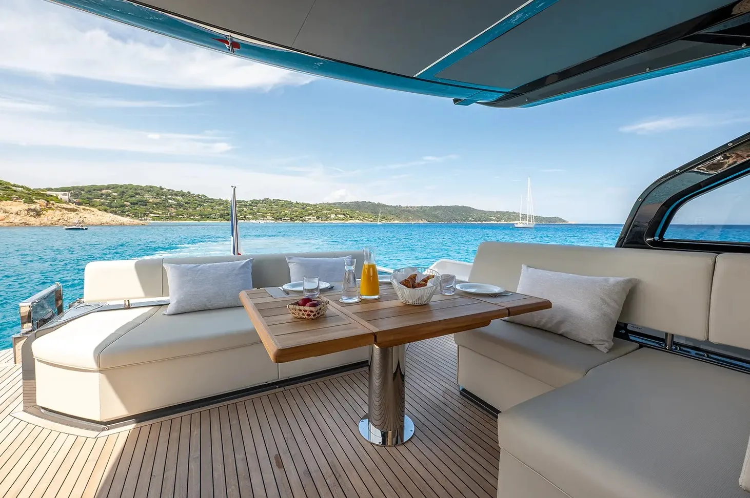 SUNSEEKER PREDATOR 65 - yacht charter photo 5
