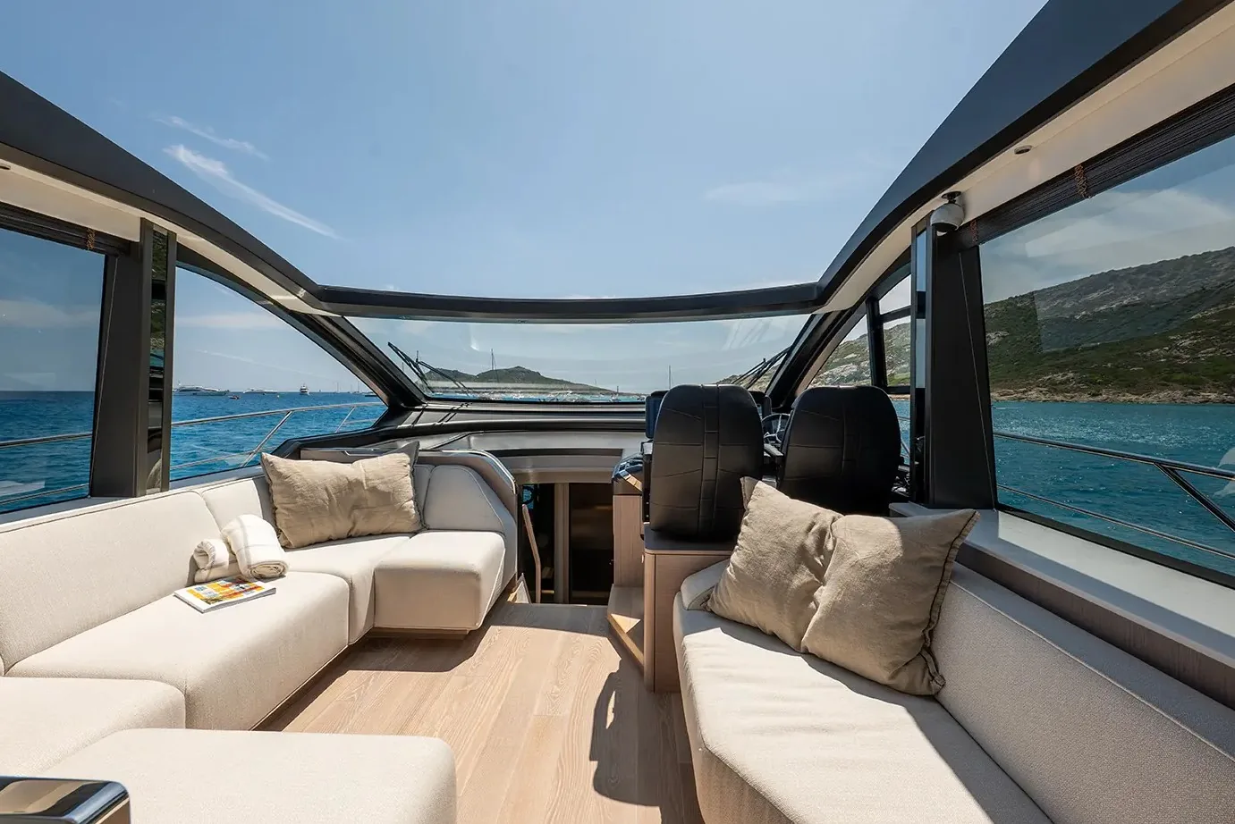 SUNSEEKER PREDATOR 65 - yacht charter photo 6