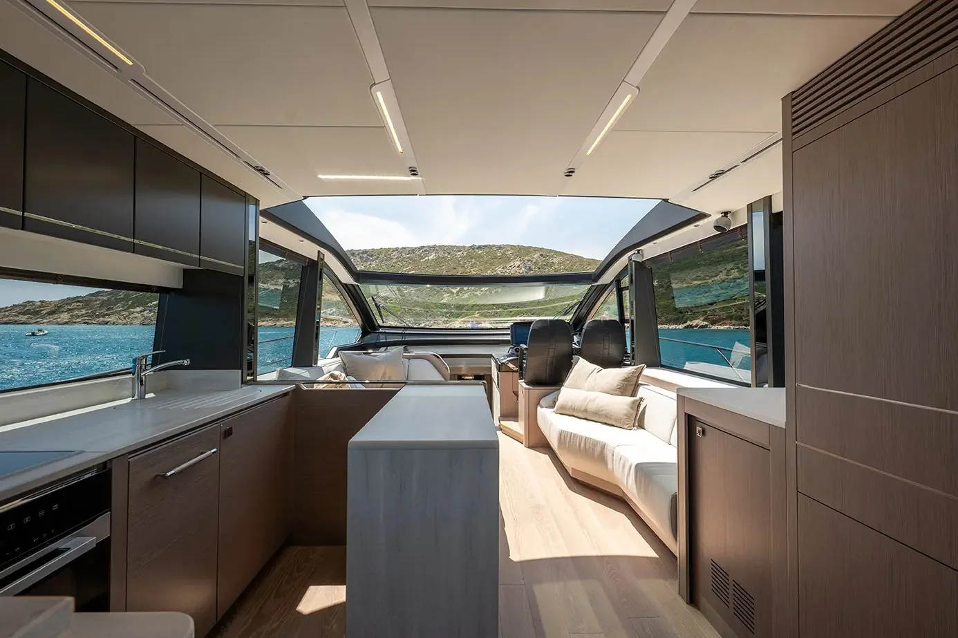 SUNSEEKER PREDATOR 65 - yacht charter photo 7