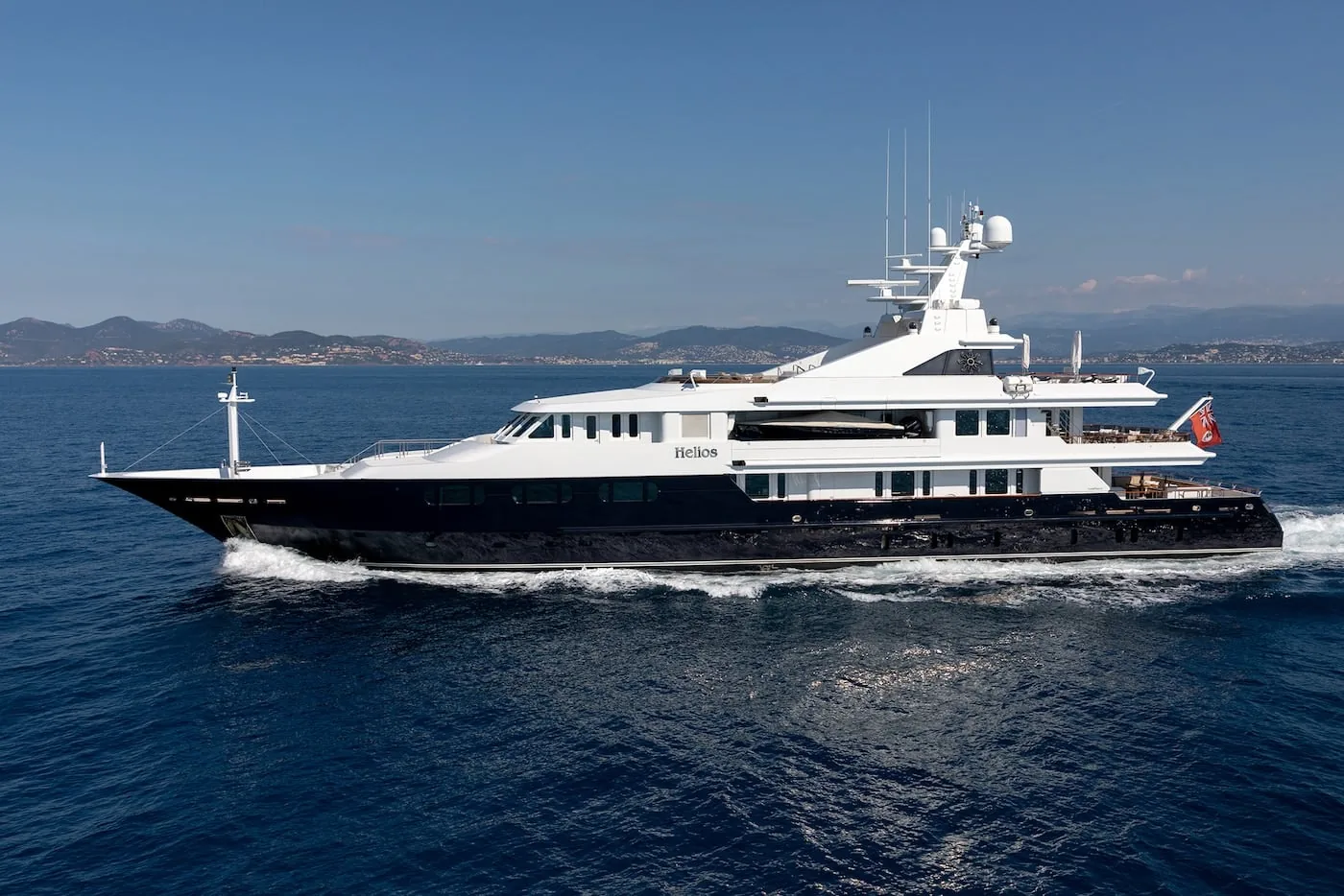TREEHOUSE - yacht charter photo 3
