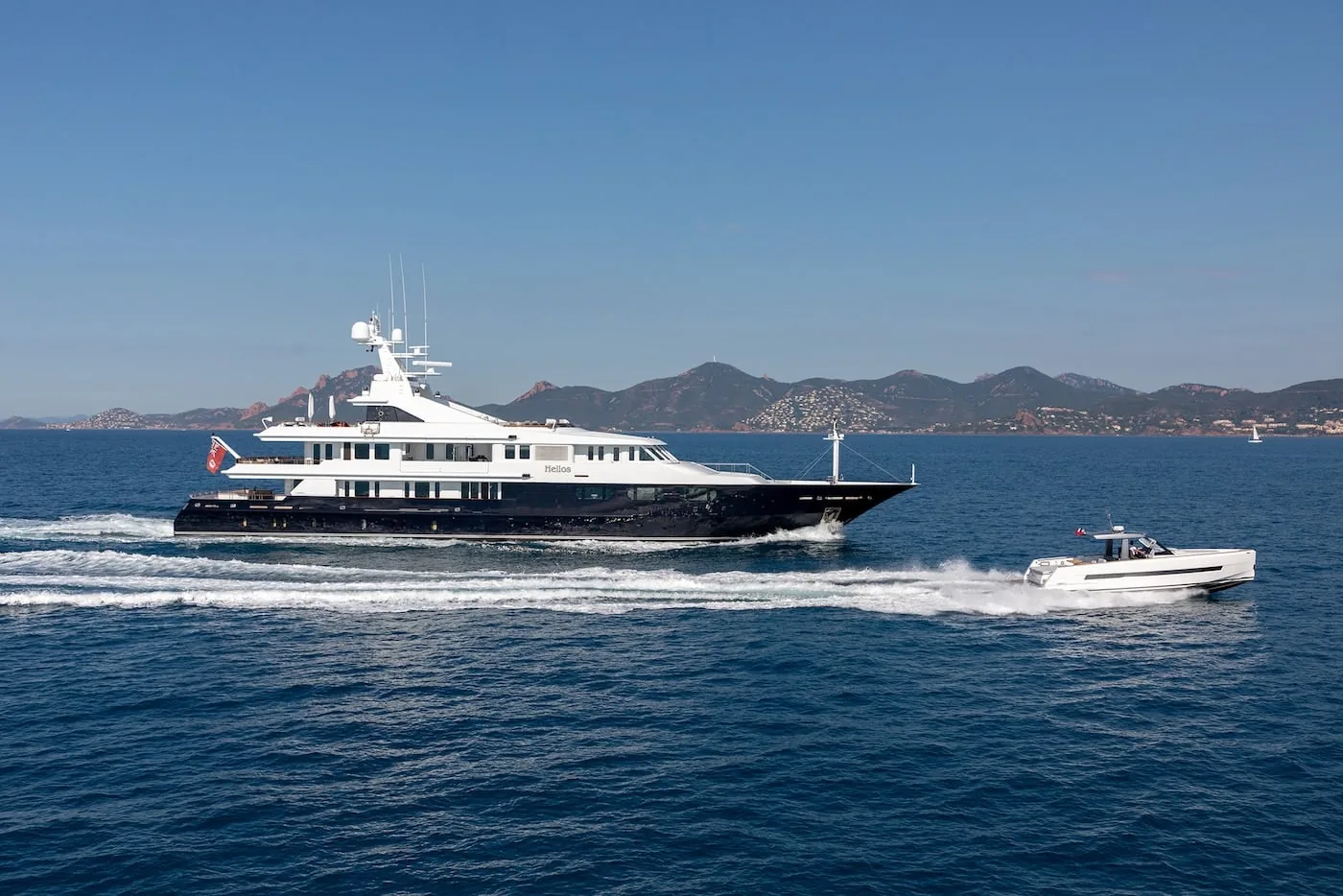 TREEHOUSE - yacht charter photo 6