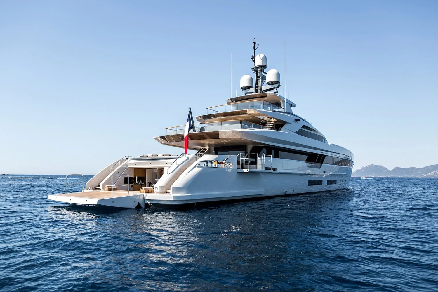 VERTIGE - yacht charter photo 8