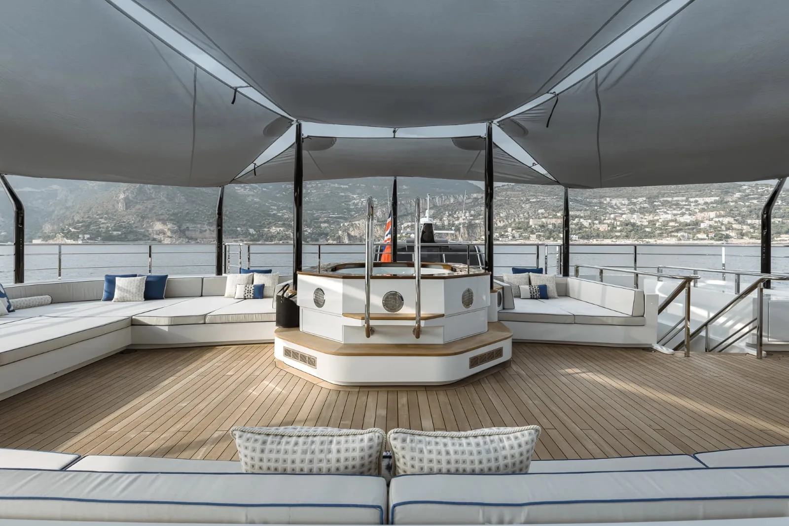 VICTORIOUS - yacht charter photo 8