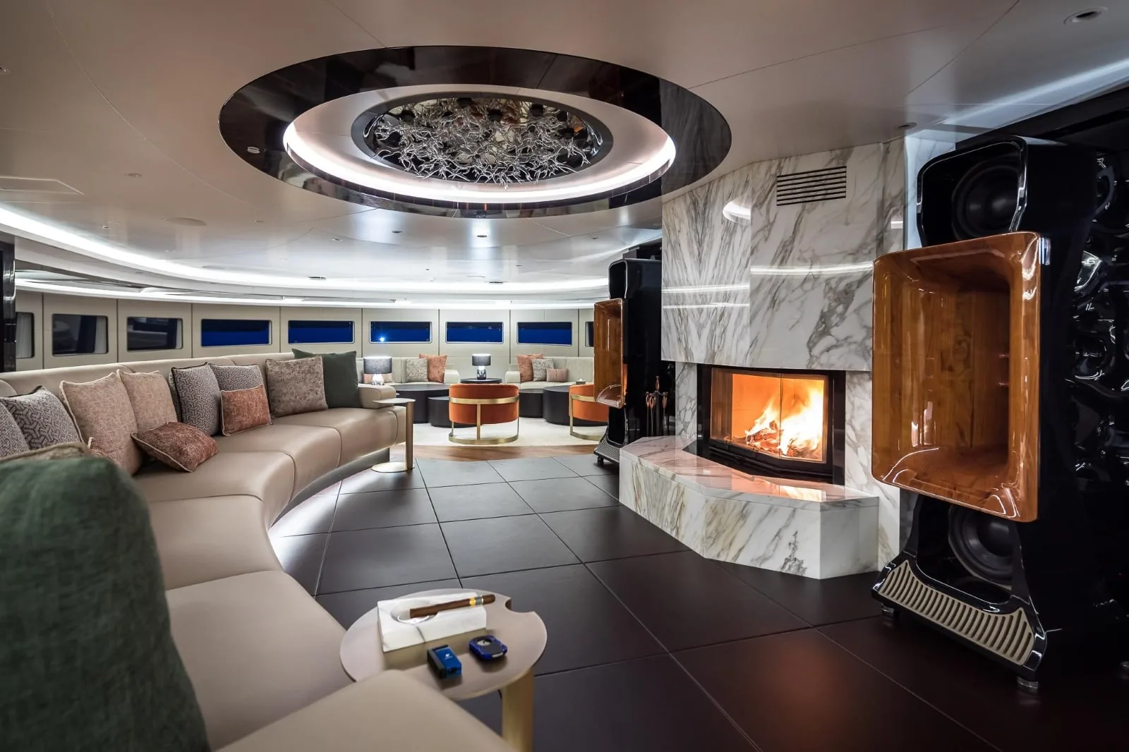 VICTORIOUS - yacht charter photo 16