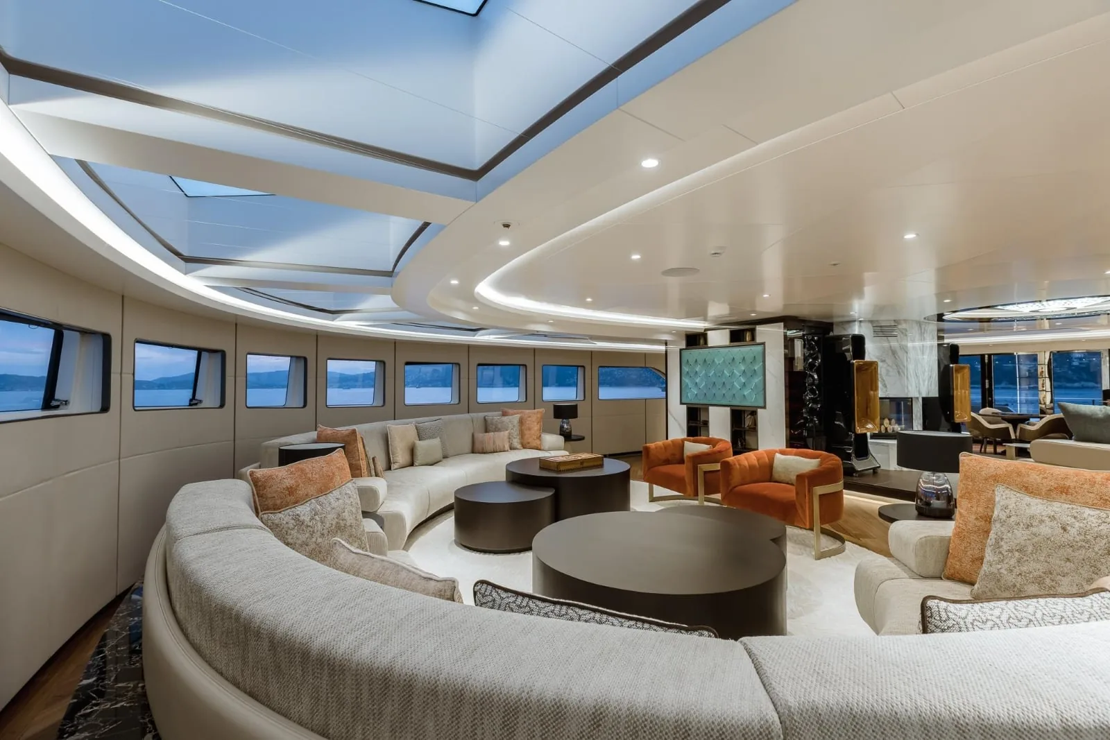VICTORIOUS - yacht charter photo 17